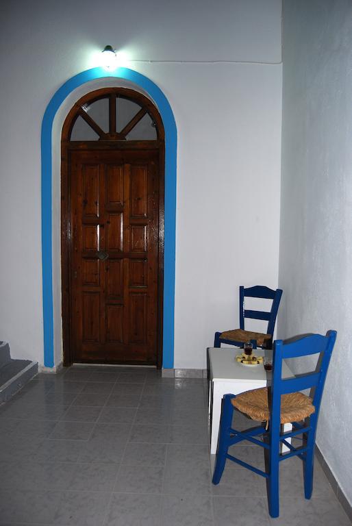 Apollo Rooms Períssa Chambre photo